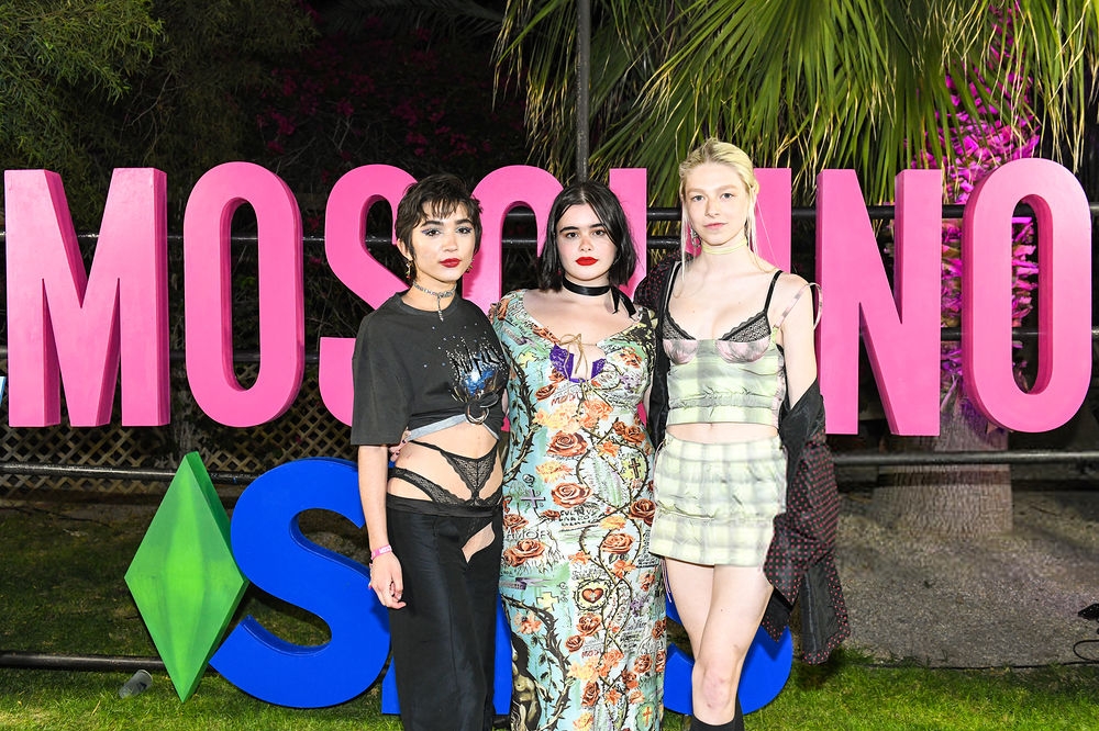HunterSchaferLove_MoschinoSIMSDesertParty-002.jpg