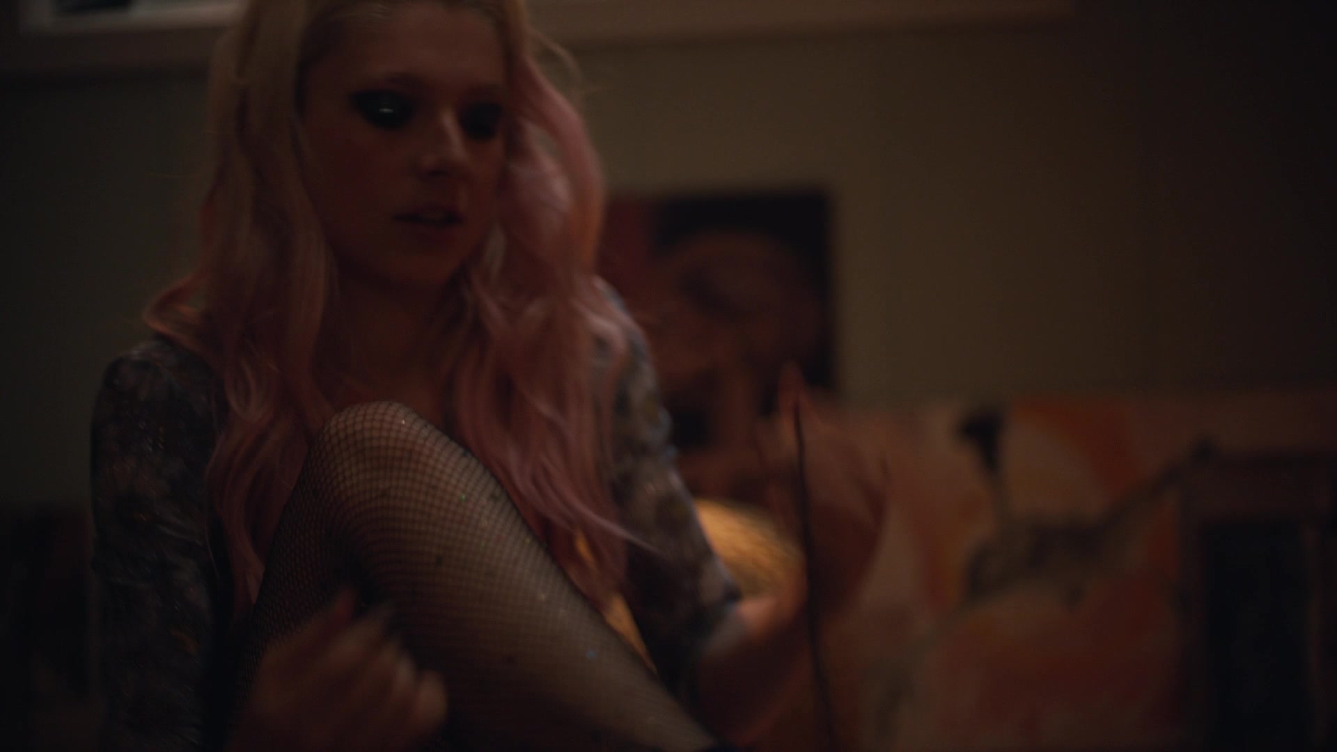 HunterSchaferLove_Euphoria1x01ScreenCaptures-057.jpg