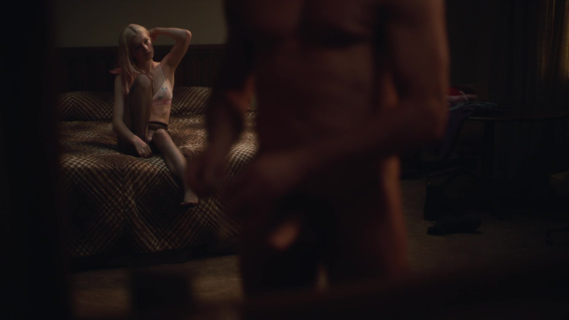 HunterSchaferLove_Euphoria1x01ScreenCaptures-118.jpg