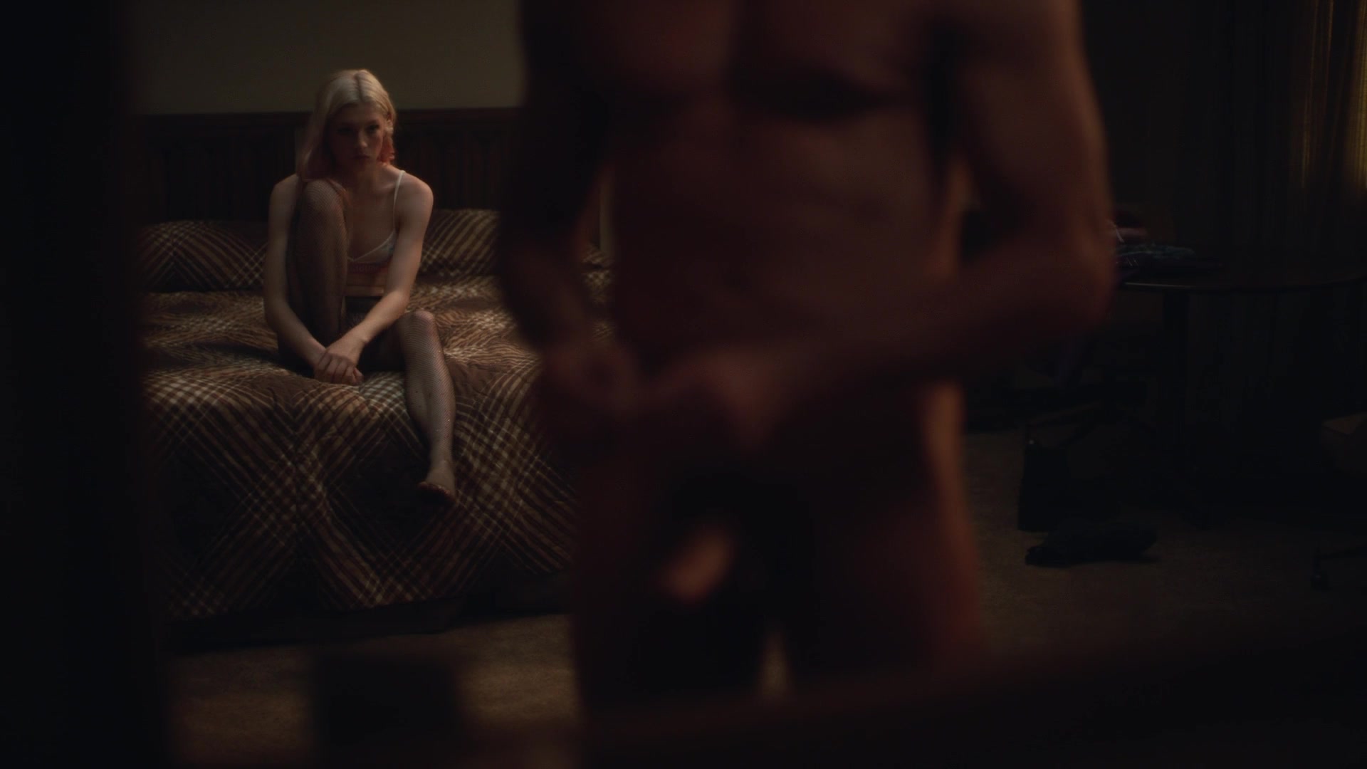 HunterSchaferLove_Euphoria1x01ScreenCaptures-120.jpg