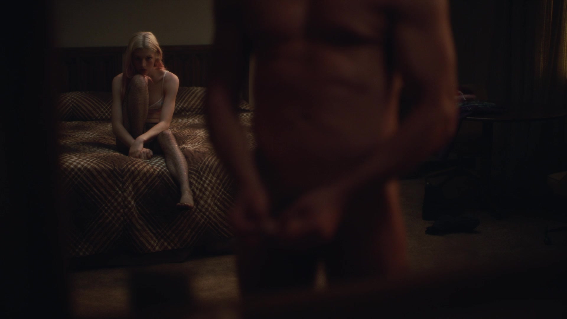 HunterSchaferLove_Euphoria1x01ScreenCaptures-121.jpg