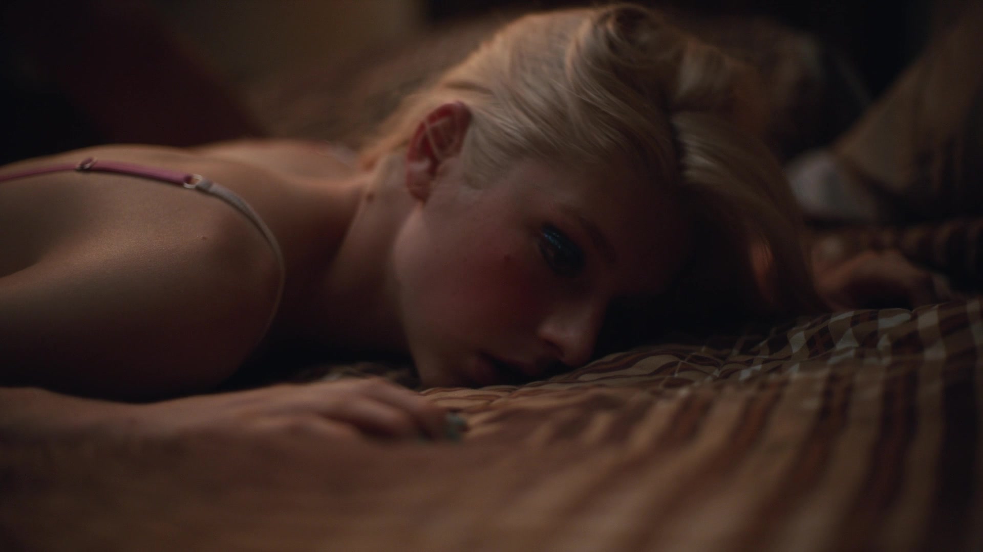 HunterSchaferLove_Euphoria1x01ScreenCaptures-122.jpg