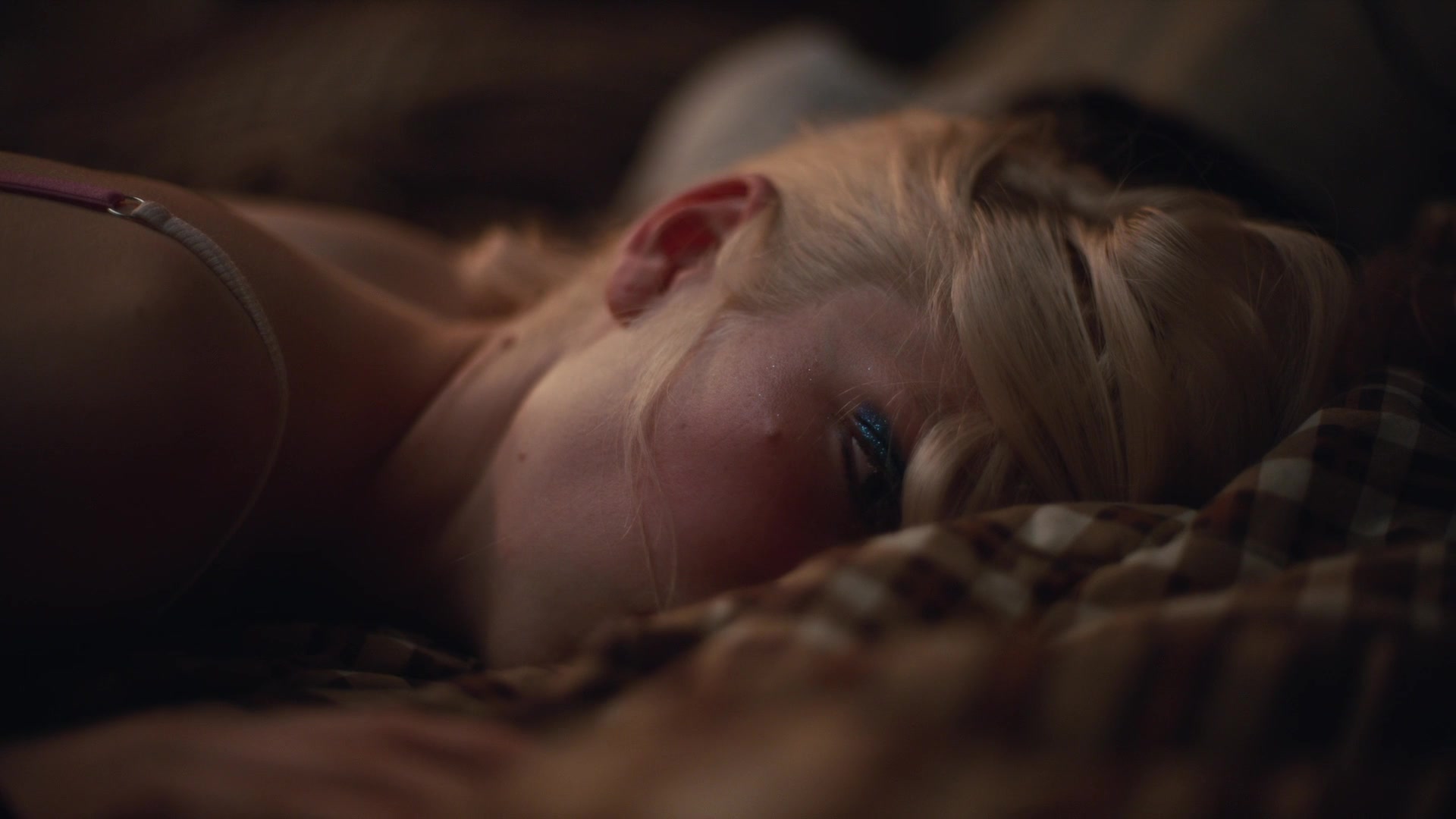 HunterSchaferLove_Euphoria1x01ScreenCaptures-130.jpg