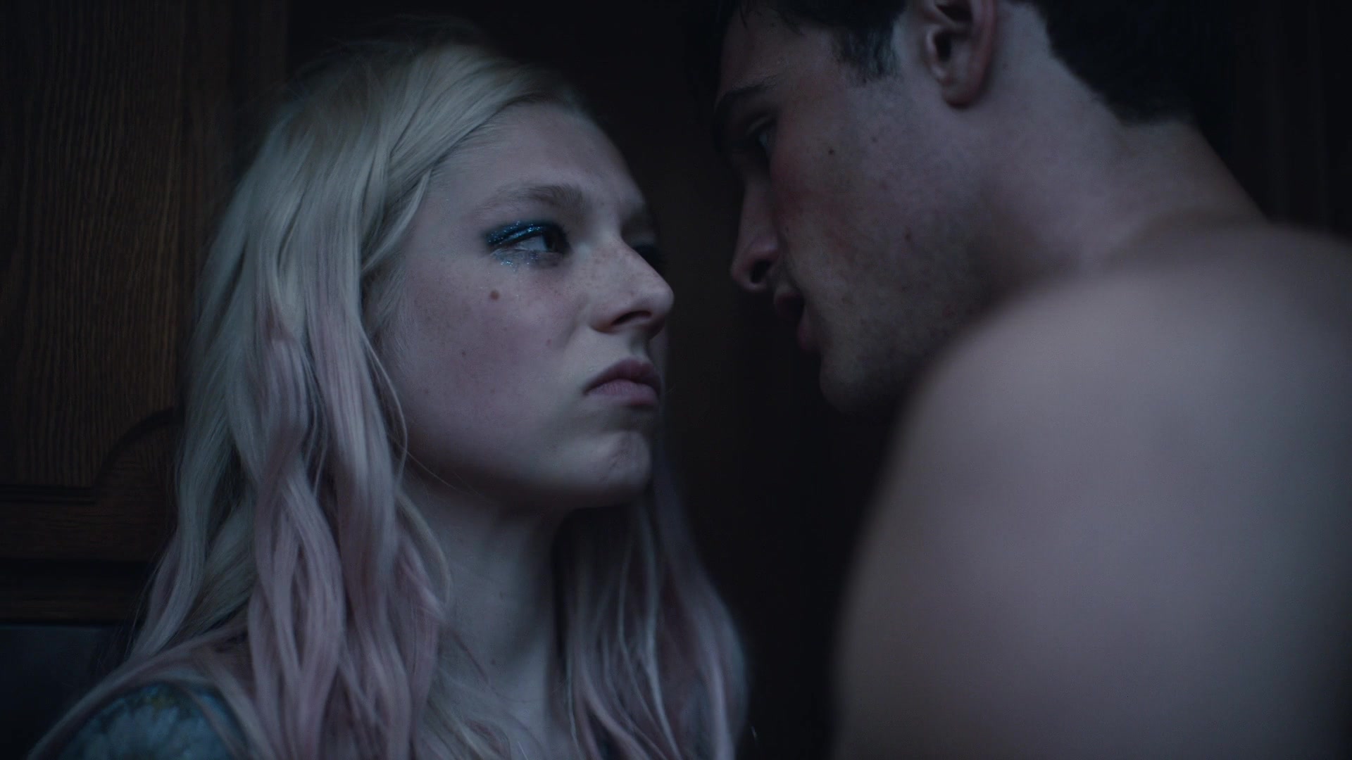HunterSchaferLove_Euphoria1x01ScreenCaptures-160.jpg