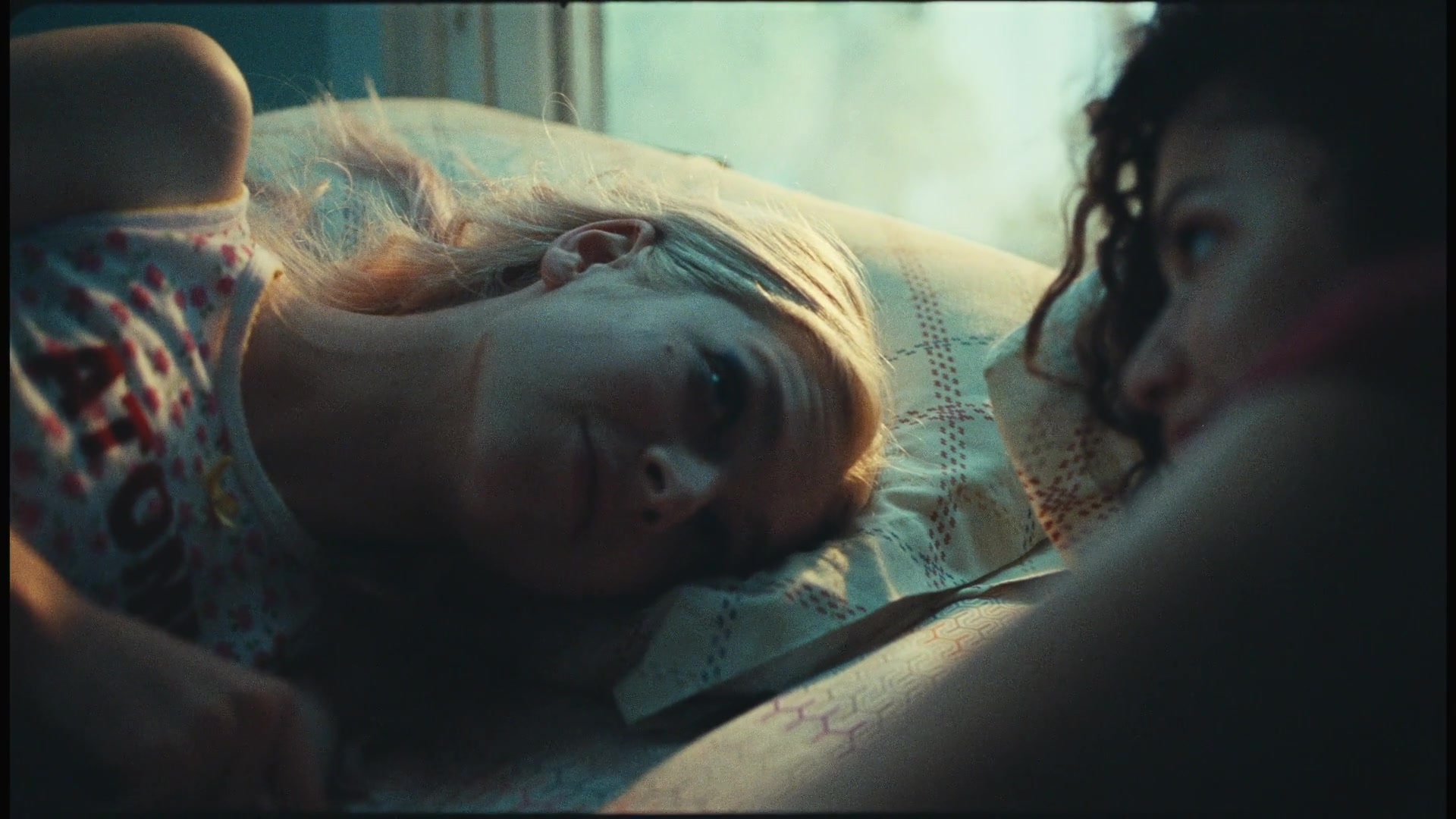 HunterSchaferLove_Euphoria1x02ScreenCaptures-041.jpg