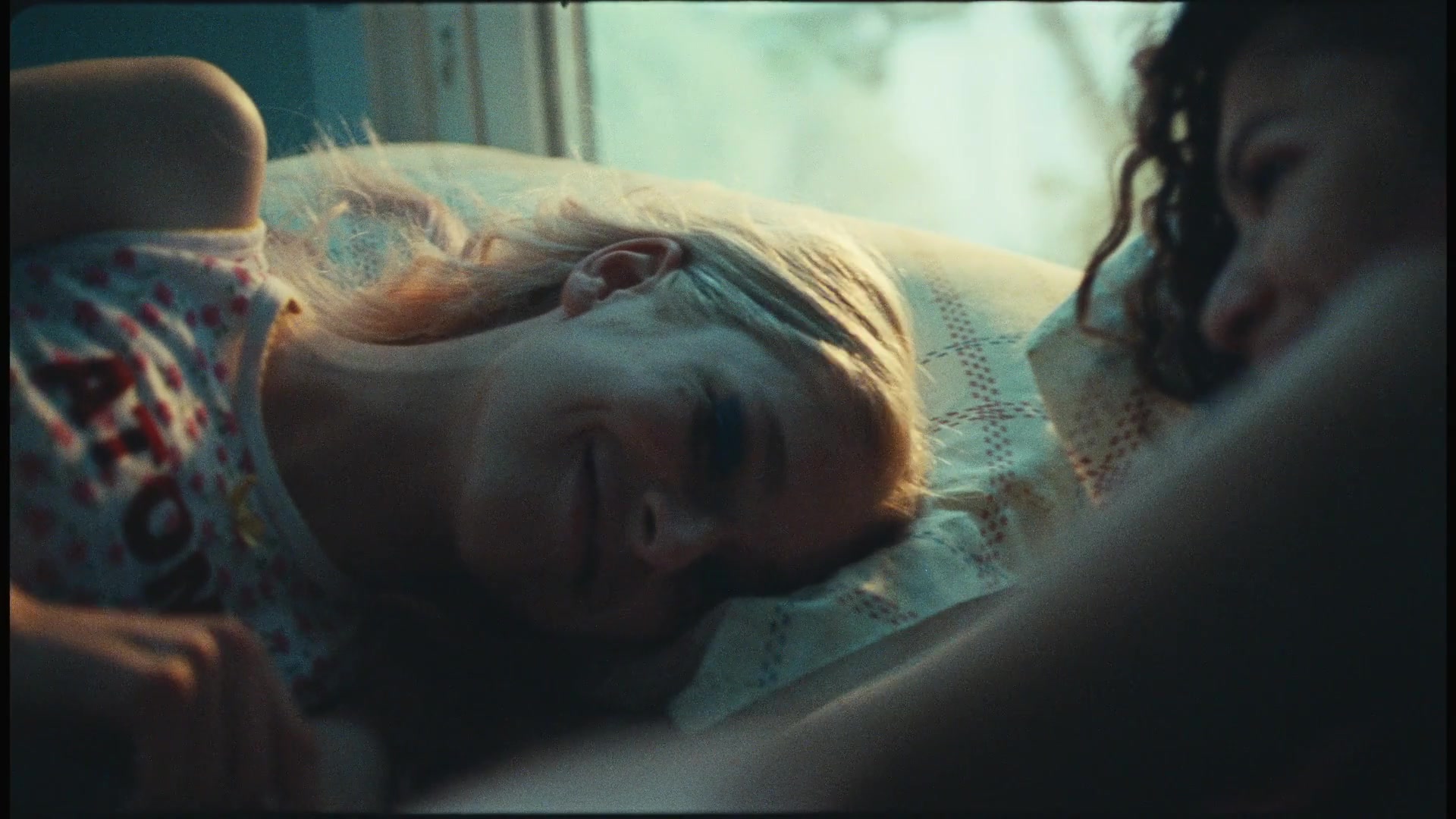 HunterSchaferLove_Euphoria1x02ScreenCaptures-042.jpg