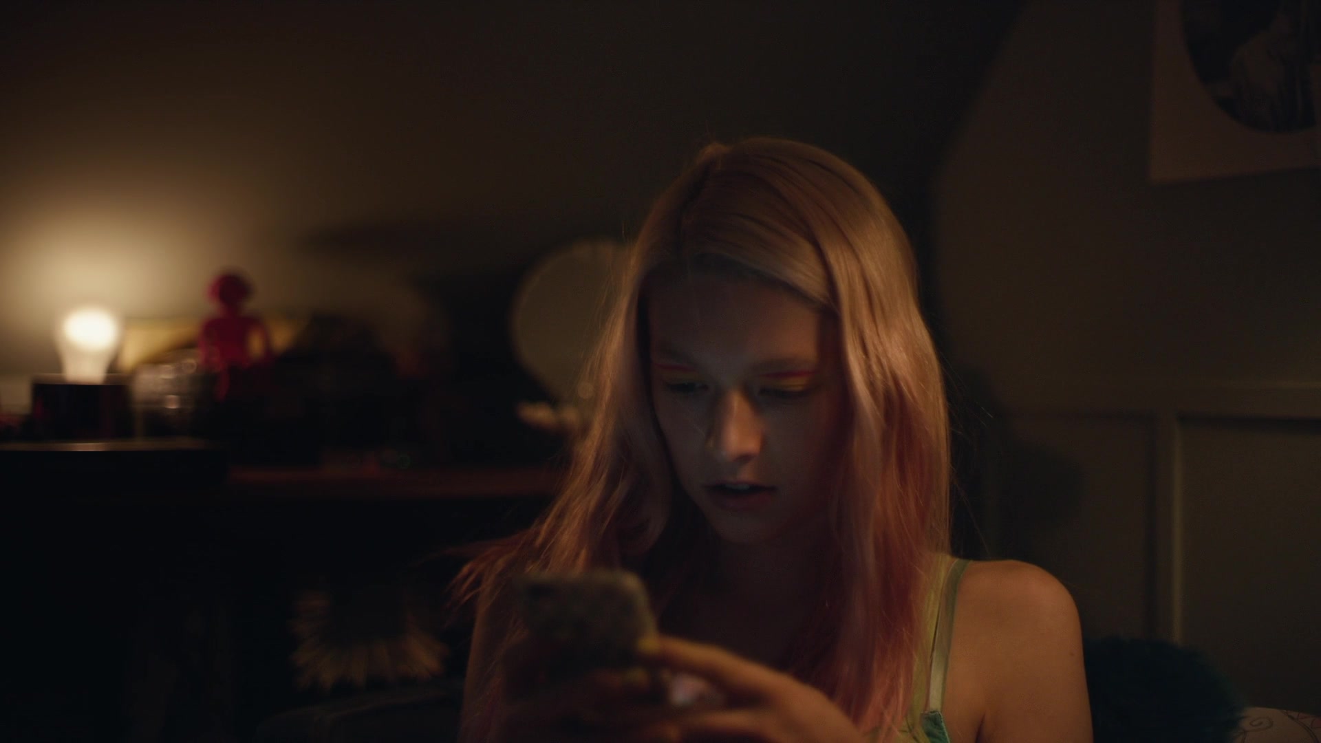 HunterSchaferLove_Euphoria1x02ScreenCaptures-044.jpg