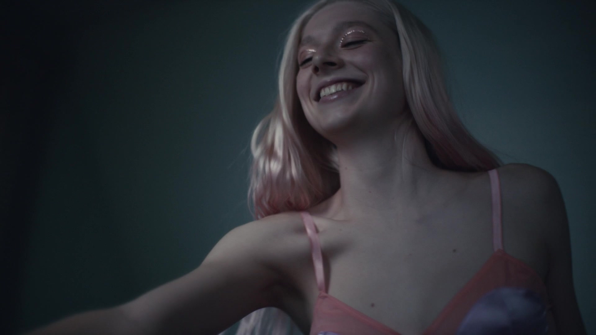 HunterSchaferLove_Euphoria1x03ScreenCaptures-083.jpg