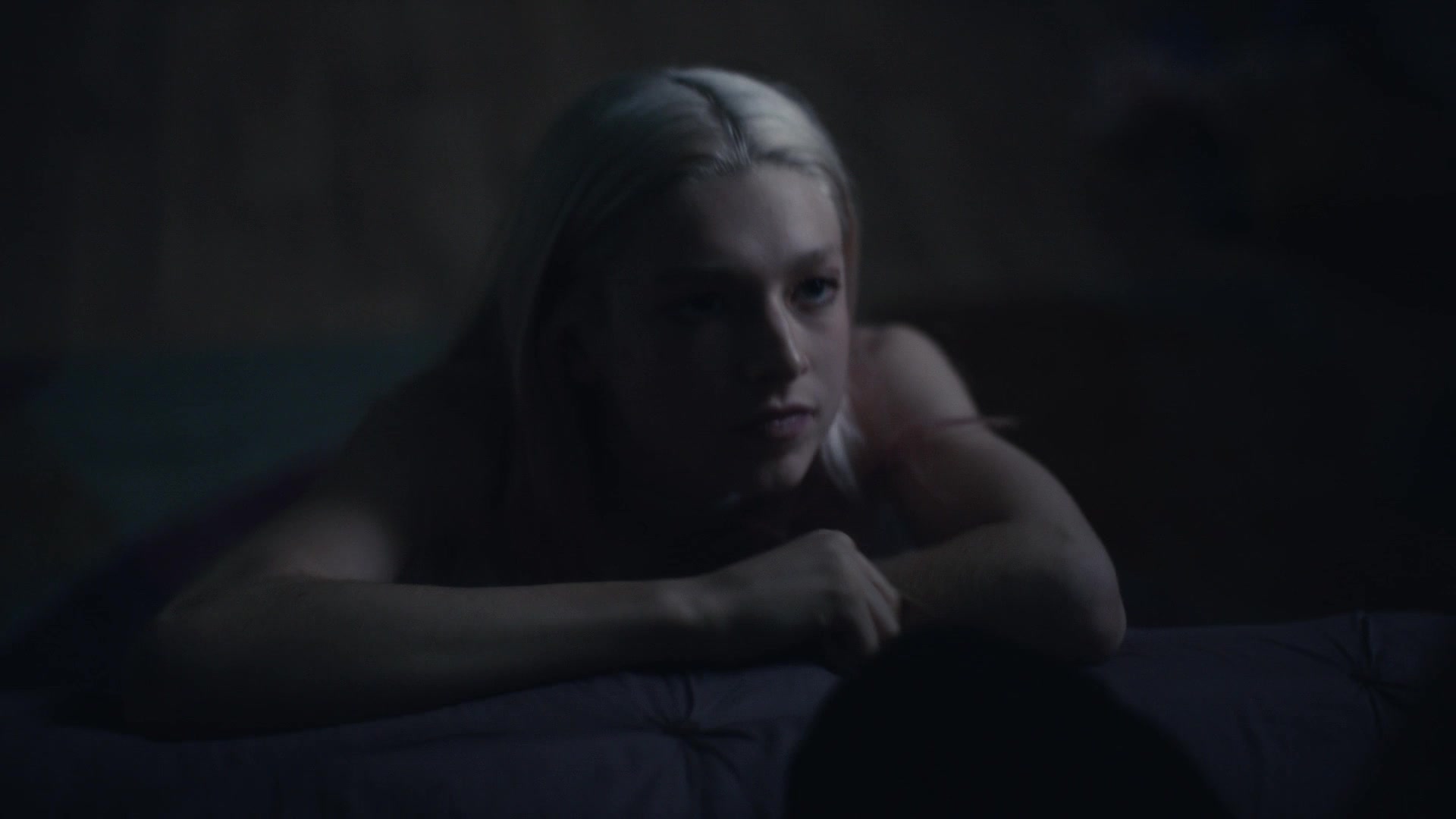 HunterSchaferLove_Euphoria1x03ScreenCaptures-108.jpg