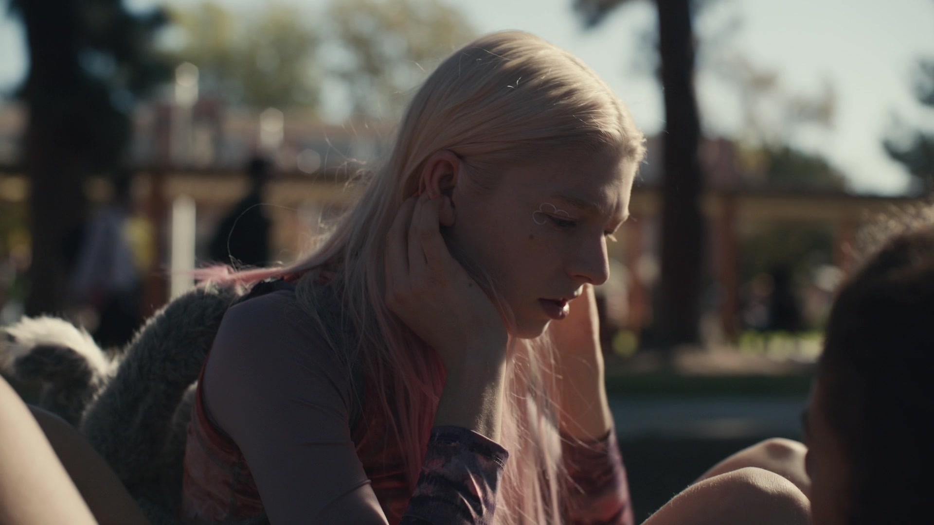 HunterSchaferLove_Euphoria1x03ScreenCaptures-127.jpg