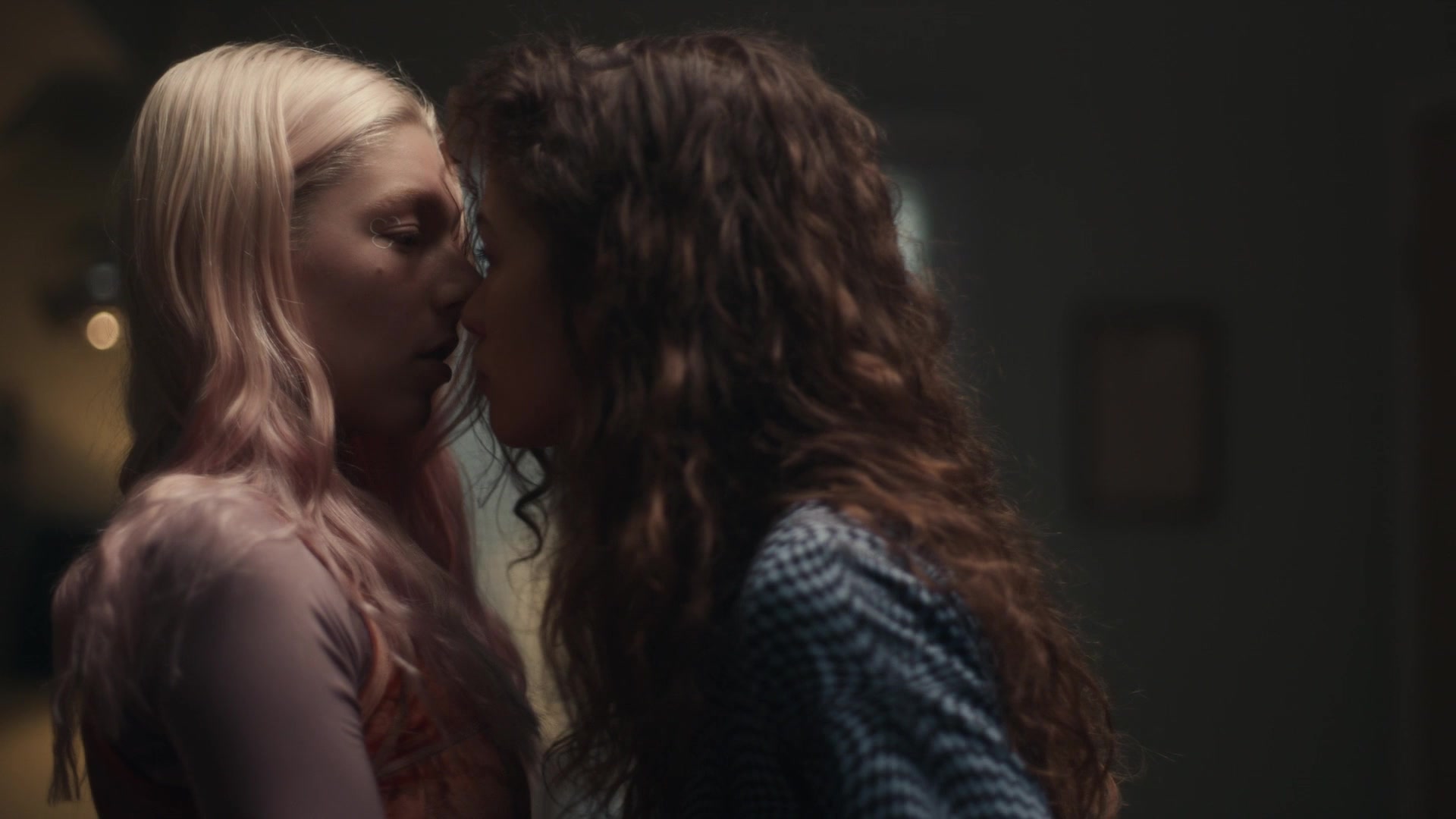 HunterSchaferLove_Euphoria1x03ScreenCaptures-152.jpg