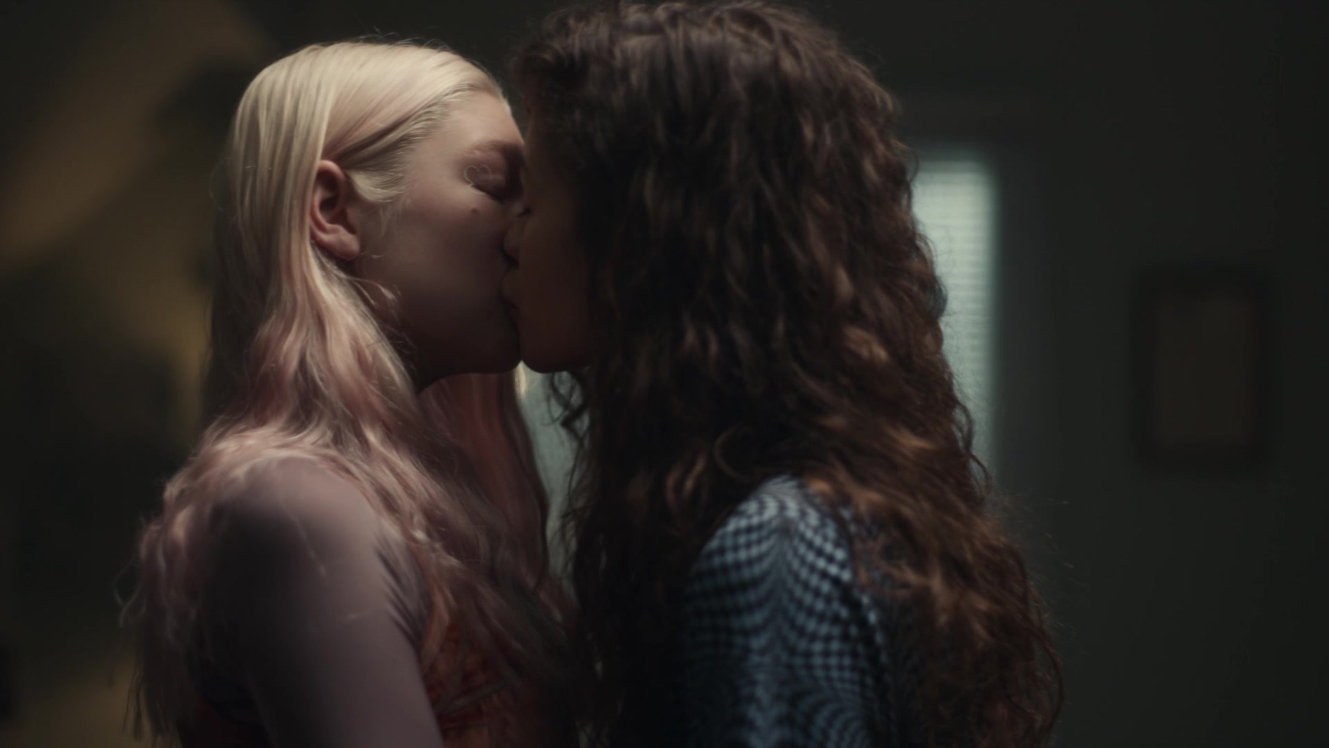 HunterSchaferLove_Euphoria1x04ScreenCaptures-033.jpg