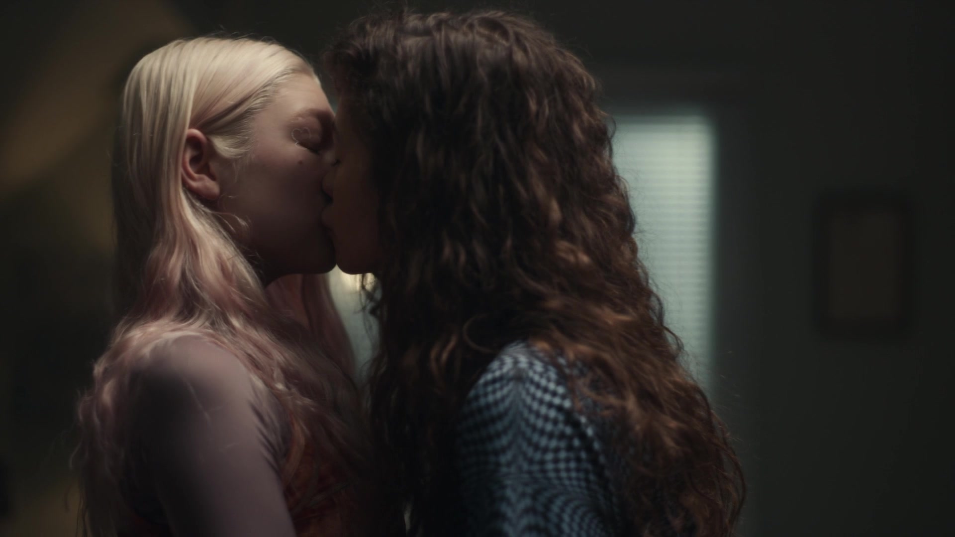 HunterSchaferLove_Euphoria1x04ScreenCaptures-034.jpg