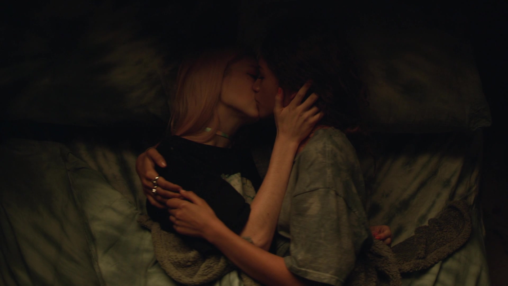 HunterSchaferLove_Euphoria1x05ScreenCaptures-004.jpg