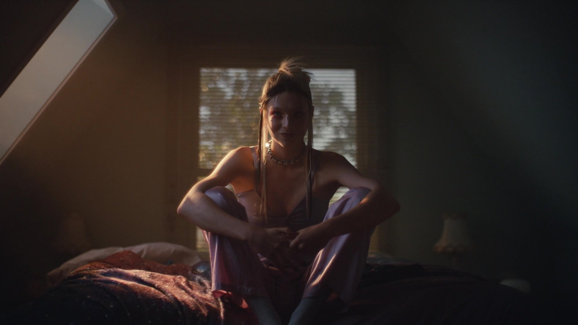 HunterSchaferLove_Euphoria1x08ScreenCaptures-010.jpg